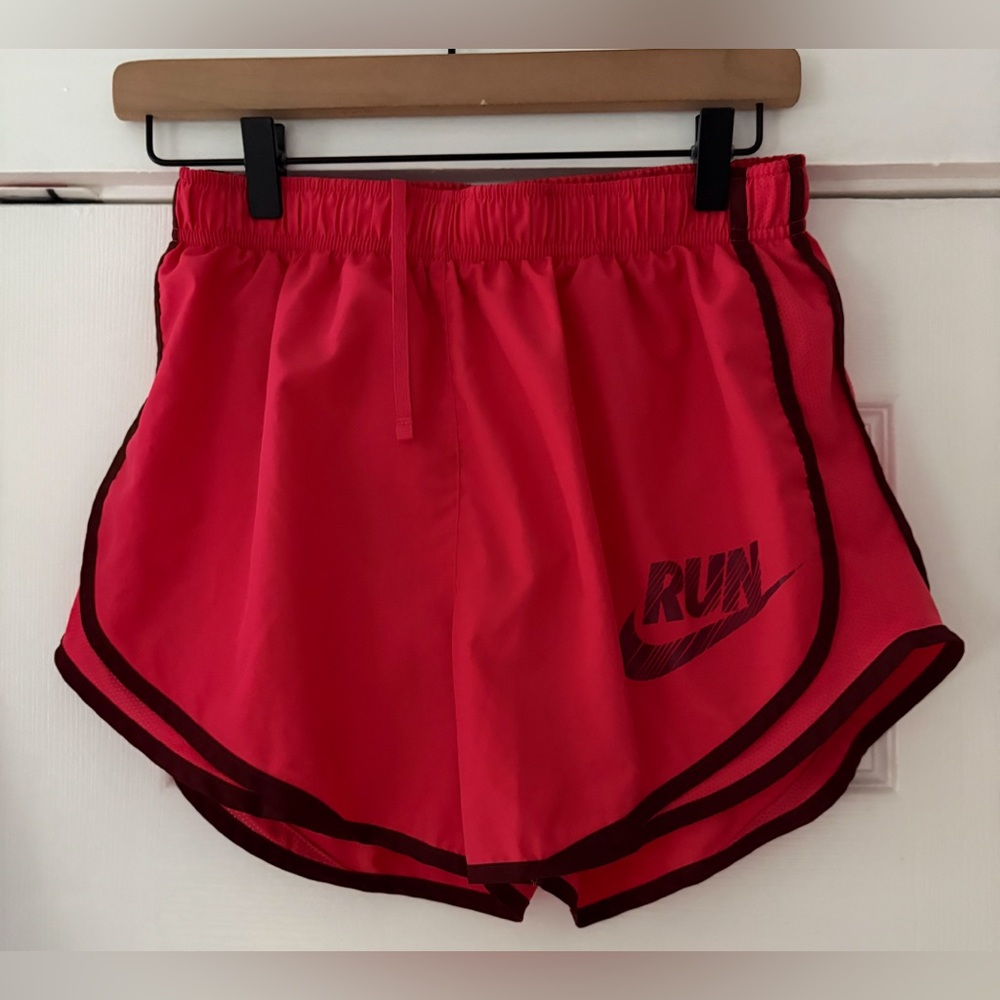 Nike Women's Athletic Shorts in Red and Black Size Medium EUC